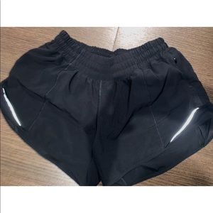 Lululemon hotty hot shorts 4” size 6